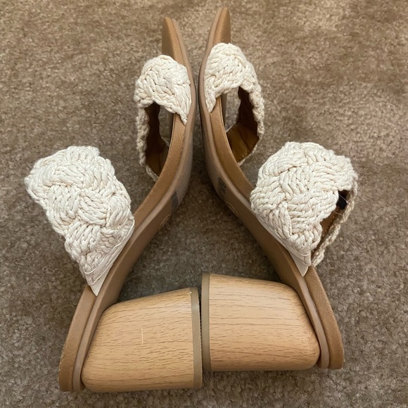 Universal Thread Heel Sandals - Picture 4 of 8